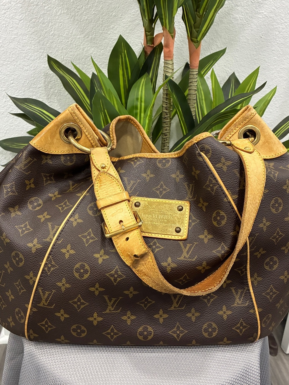 Authentic Louis Vuitton Monogram Galliera PM Hobo Shoulder Bag-preowned